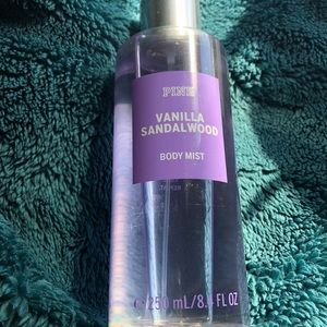PINK Vanilla Sandalwood Body Mist